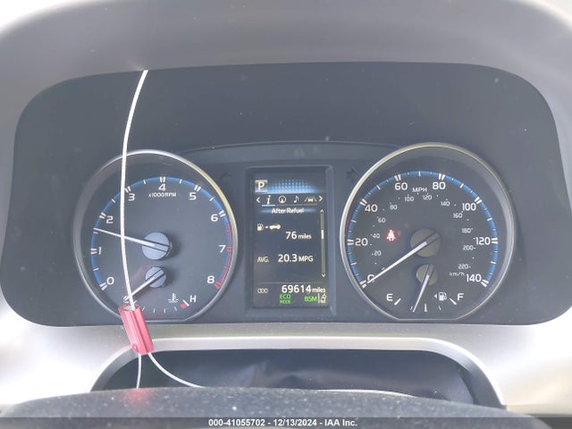 JTMRFREV8JD238123 Toyota Rav4 Adventure/xle