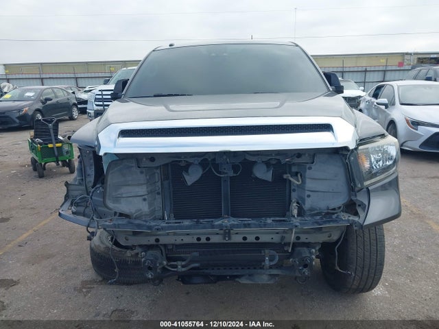 5TFEM5F18JX127742 Toyota Tundra Sr5 4.6l V8
