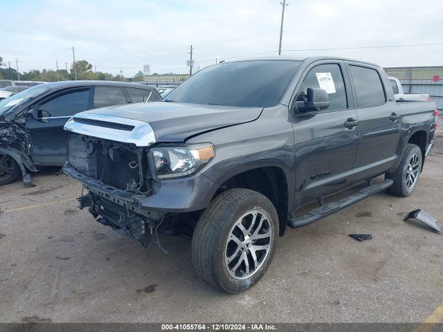 5TFEM5F18JX127742 Toyota Tundra Sr5 4.6l V8