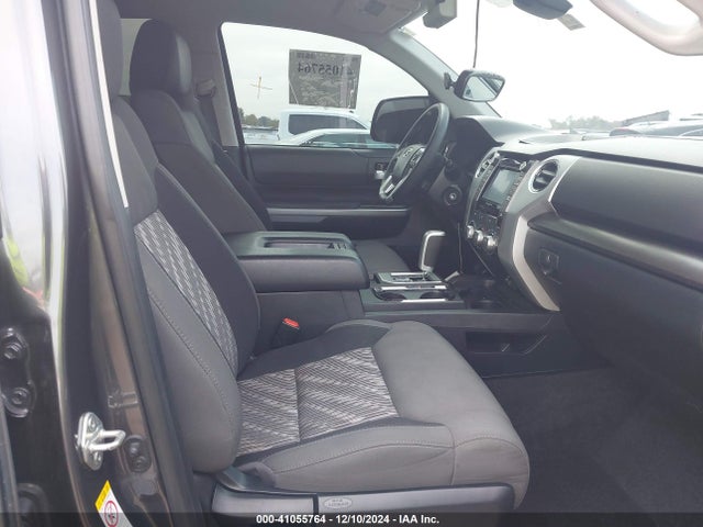 5TFEM5F18JX127742 Toyota Tundra Sr5 4.6l V8