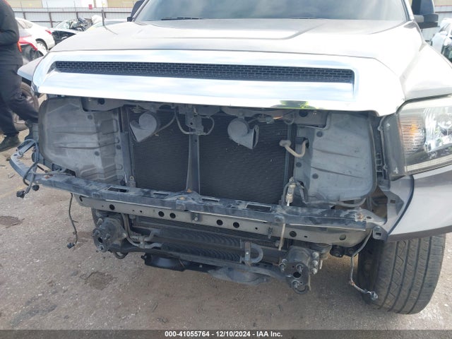 5TFEM5F18JX127742 Toyota Tundra Sr5 4.6l V8