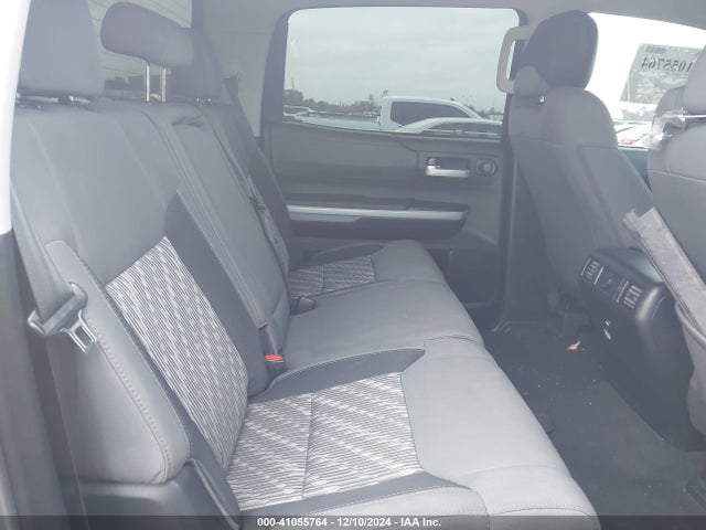 5TFEM5F18JX127742 Toyota Tundra Sr5 4.6l V8