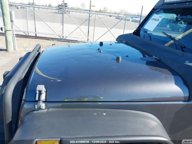 1C4BJWDG7HL516947 Jeep Wrangler Unlimited Sport 4x4