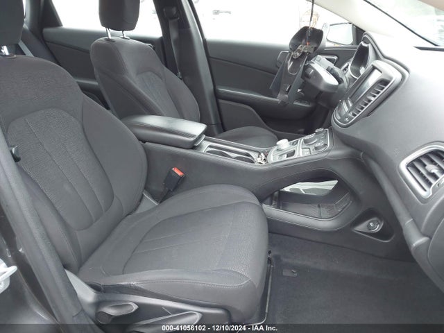 Chrysler 200 Limited 2015 1C3CCCABXFN652873 Image 5