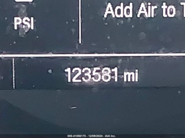 3GNCJKSB9JL259666 Chevrolet TRAX LS