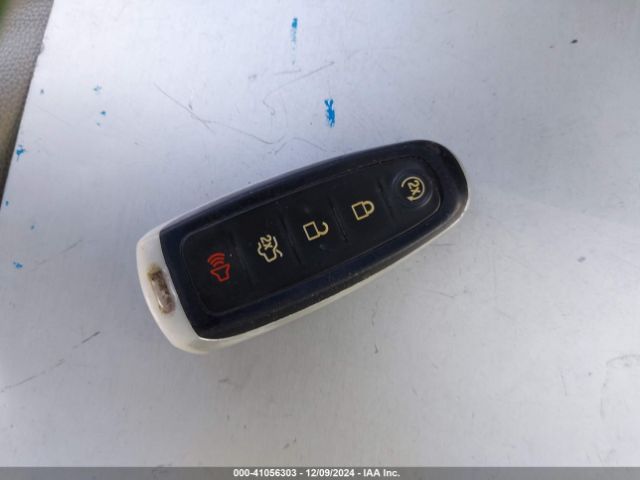 1FMCU0J9XJUB16729 Ford Escape Titanium
