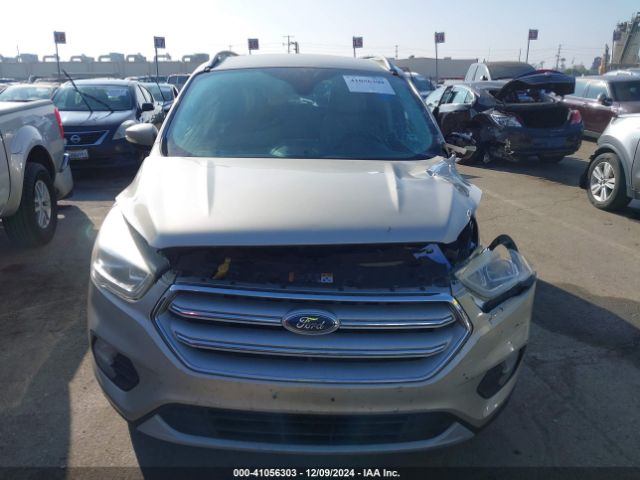 1FMCU0J9XJUB16729 Ford Escape Titanium