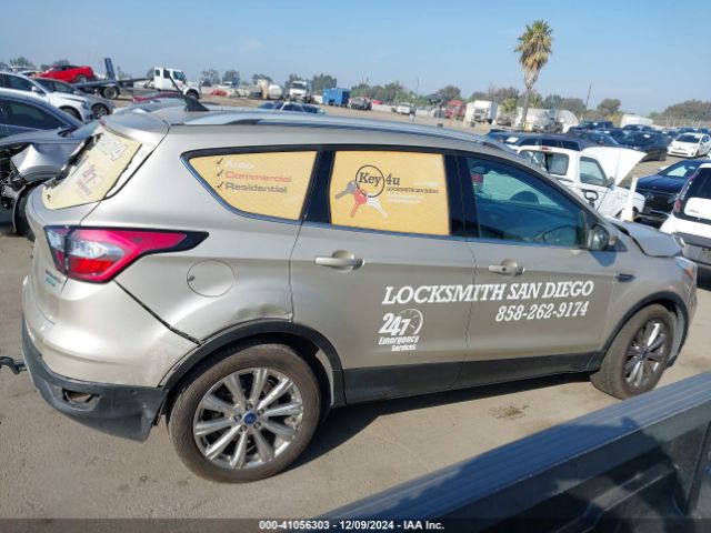 1FMCU0J9XJUB16729 Ford Escape Titanium