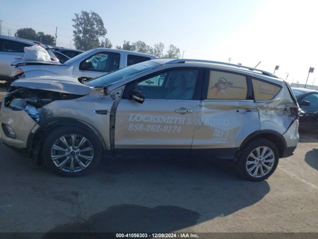 1FMCU0J9XJUB16729 Ford Escape Titanium
