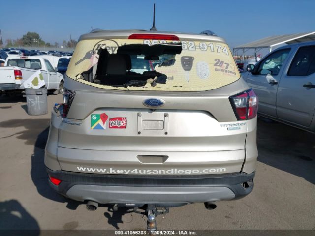 1FMCU0J9XJUB16729 Ford Escape Titanium