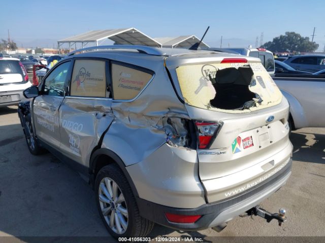 1FMCU0J9XJUB16729 Ford Escape Titanium