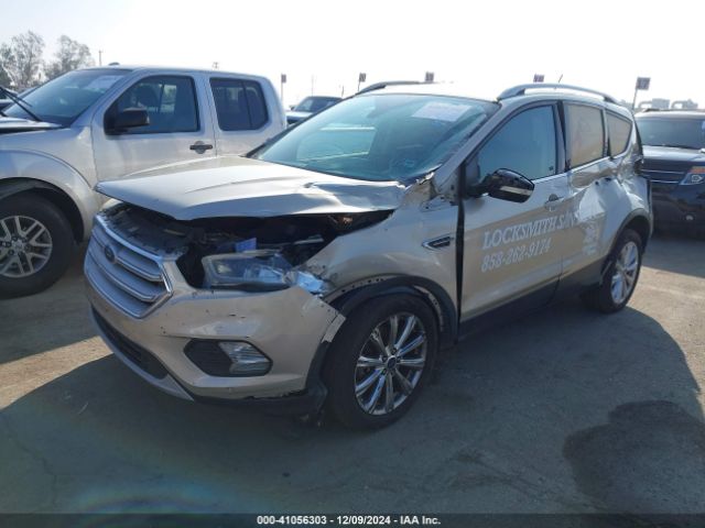 1FMCU0J9XJUB16729 Ford Escape Titanium