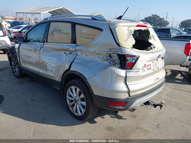 1FMCU0J9XJUB16729 Ford Escape Titanium