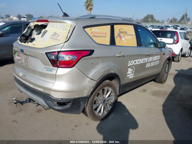 1FMCU0J9XJUB16729 Ford Escape Titanium