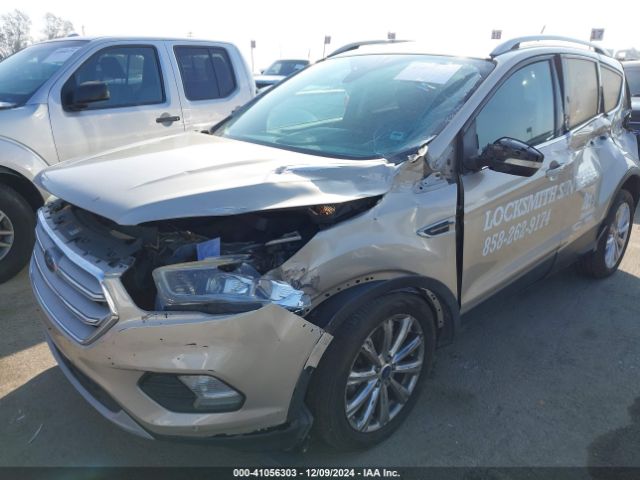 1FMCU0J9XJUB16729 Ford Escape Titanium