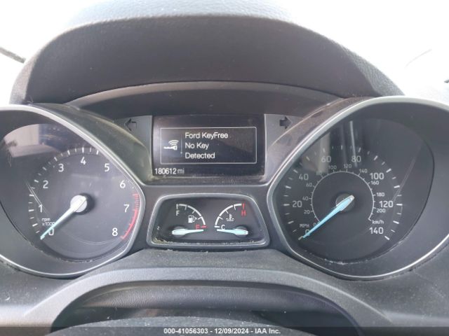 1FMCU0J9XJUB16729 Ford Escape Titanium