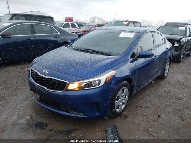 KIA FORTE LX 2017 3KPFK4A75HE036728 Image 2