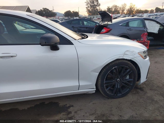 7JRH60FJXRG297334 Volvo S60 Recharge Plug-in Hybrid T8 Ultimate Black Edition