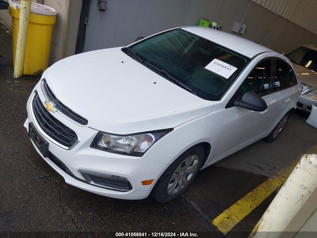 Chevrolet Cruze Ls Auto 2015 1G1PA5SGXF7119332 Image 2