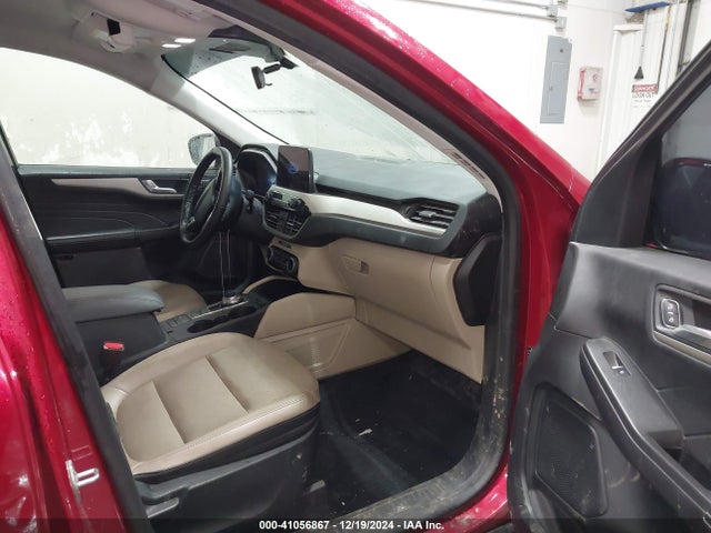 1FMCU9H98MUA25215 Ford ESCAPE SEL