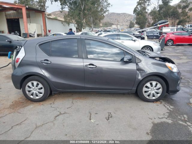 JTDKDTB30E1084991 Toyota Prius C One