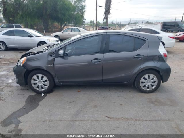 JTDKDTB30E1084991 Toyota Prius C One