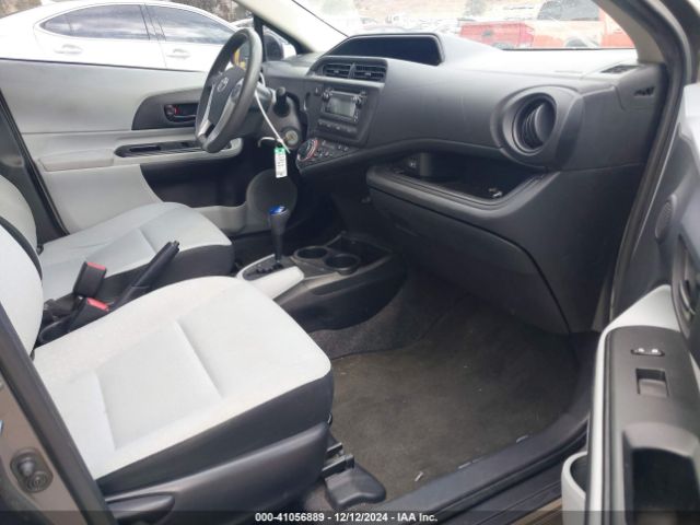 JTDKDTB30E1084991 Toyota Prius C One