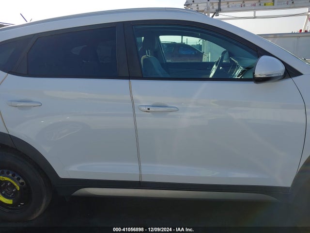 KM8J33A21HU330355 Hyundai Tucson Sport
