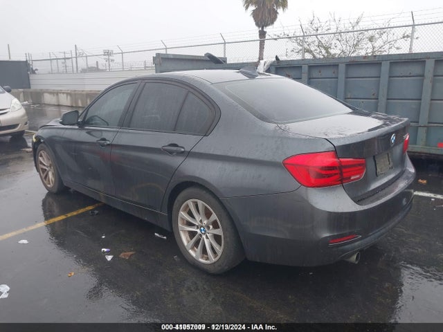 BMW 320i 2018 WBA8A9C53JK623143 Image 3