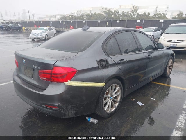 BMW 320i 2018 WBA8A9C53JK623143 Image 4
