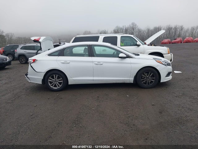 Hyundai SONATA SE 2017 5NPE24AFXHH465622 Image 14
