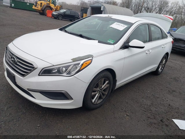 Hyundai SONATA SE 2017 5NPE24AFXHH465622 Image 2