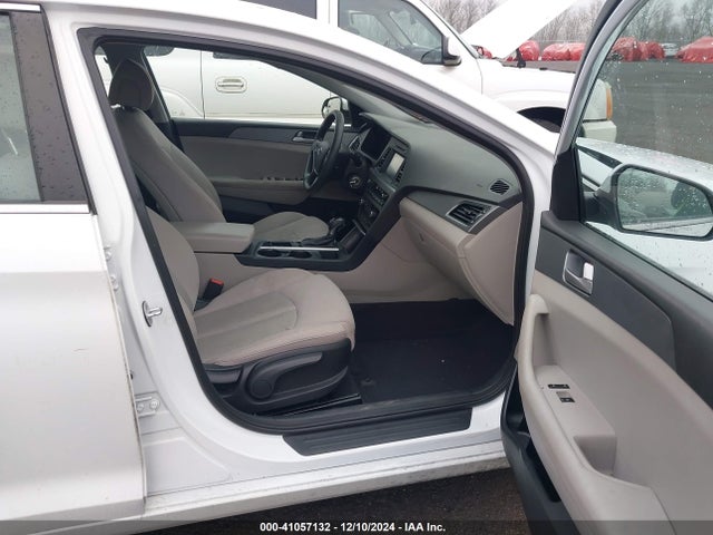 Hyundai SONATA SE 2017 5NPE24AFXHH465622 Image 5