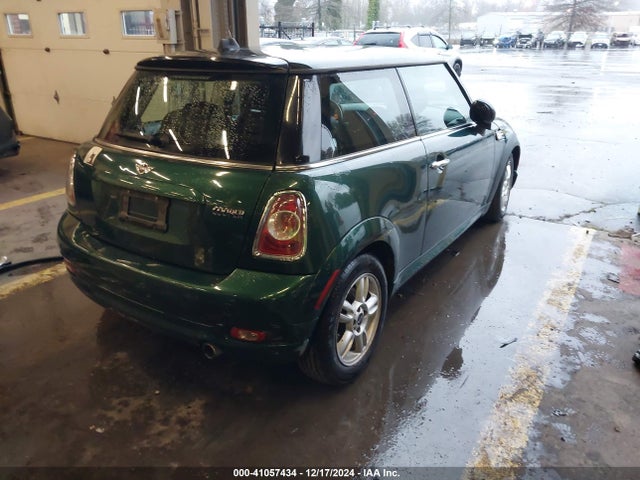 2011 MINI COOPER WMWSU3C51BTX96357 Photo 3