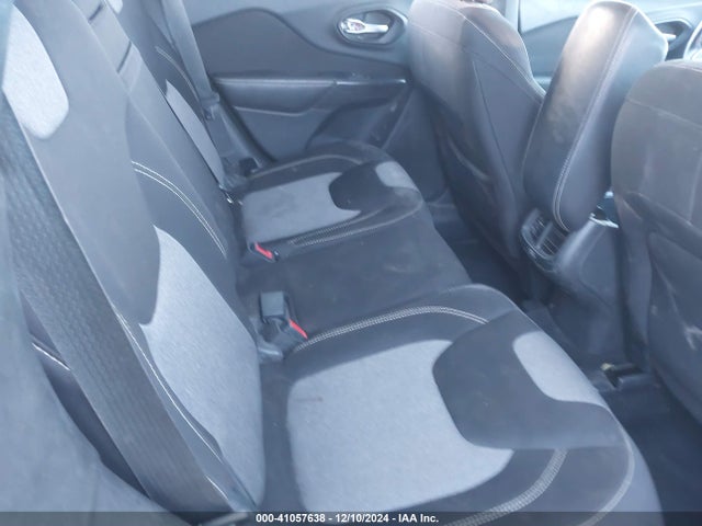 1C4PJLAB9FW695078 Jeep Cherokee Sport