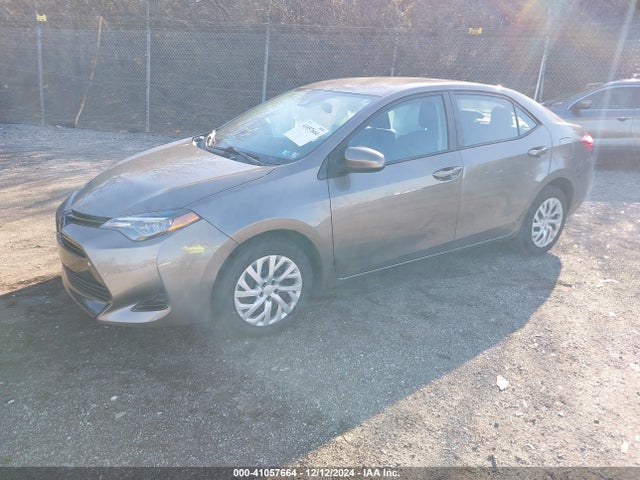 Toyota COROLLA LE 2018 2T1BURHE1JC030195 Image 2