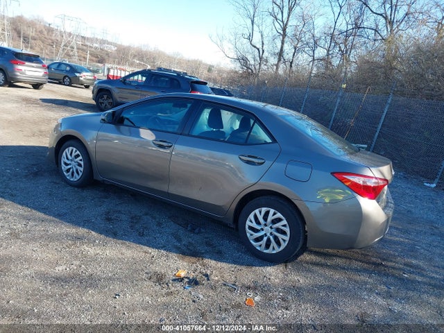 Toyota COROLLA LE 2018 2T1BURHE1JC030195 Image 3