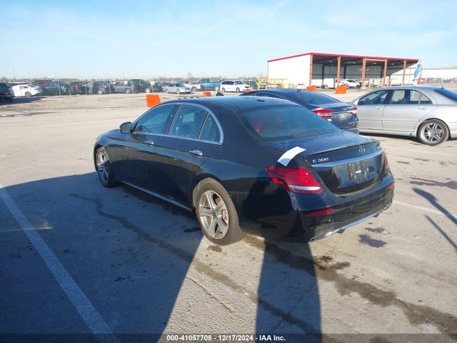 WDDZF4KB1HA231822 Mercedes-Benz E 300 4matic