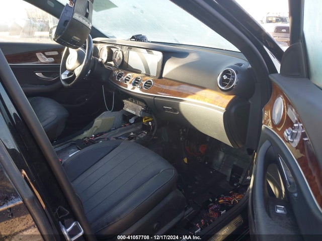 WDDZF4KB1HA231822 Mercedes-Benz E 300 4matic