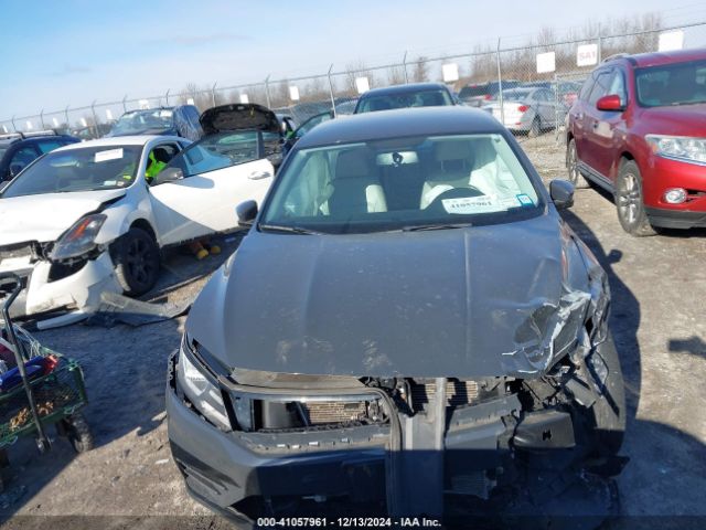 1VWDT7A38HC082562 Volkswagen Passat 1.8t R-line
