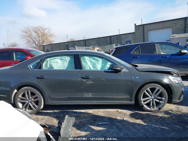 1VWDT7A38HC082562 Volkswagen Passat 1.8t R-line