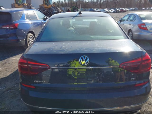 1VWDT7A38HC082562 Volkswagen Passat 1.8t R-line