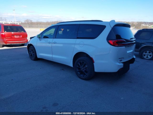 2022 CHRYSLER PACIFICA 2C4RC1FG1NR110237 Photo 2
