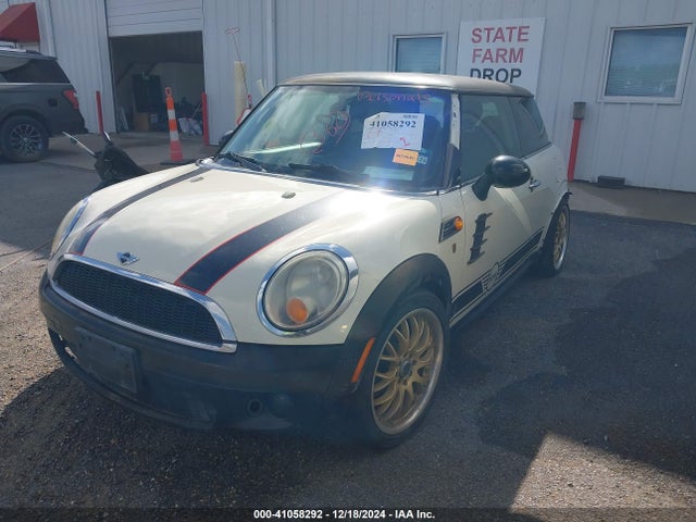 2011 MINI COOPER WMWSU3C5XBT098930 Photo 1