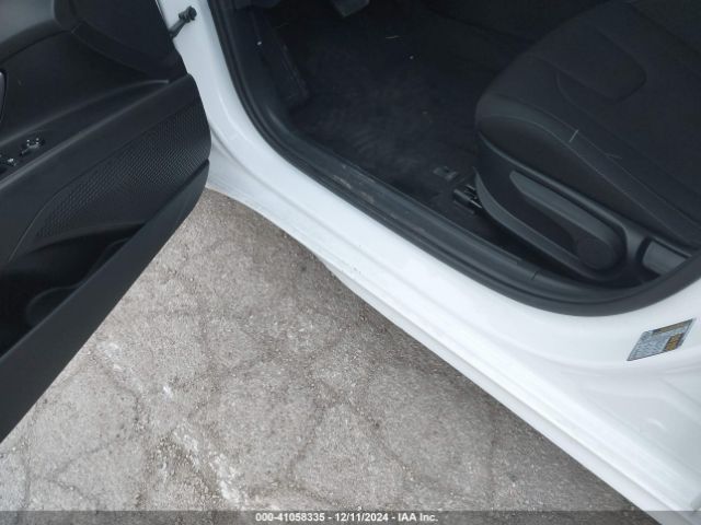 KMHLM4AJ3PU070882 Hyundai Elantra Hybrid Blue
