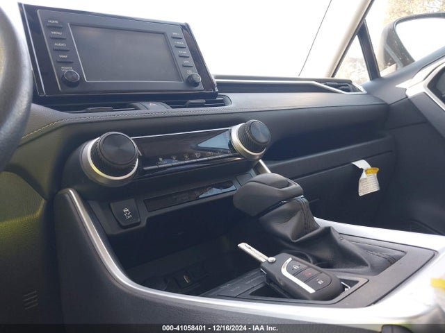 Toyota RAV4 LE 2019 JTMK1RFV1KD514514 Image 11