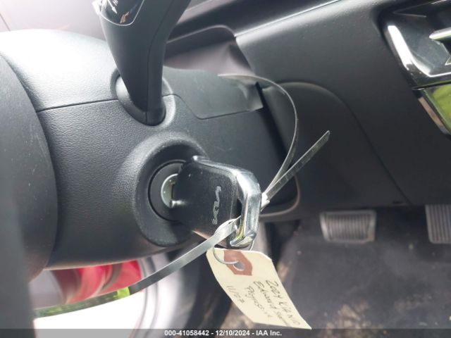 KNDCP3LE1R5133982 KIA NIRO LX