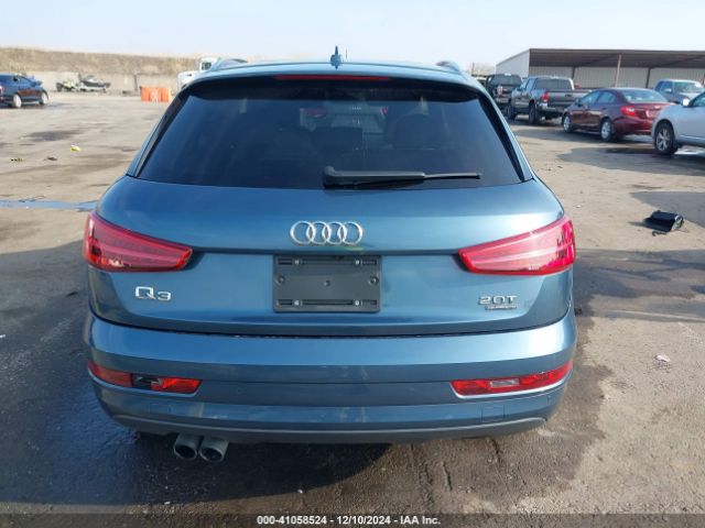 WA1JCCFSXHR010221 Audi Q3 2.0t Premium