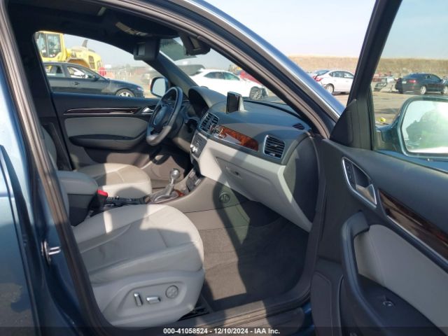 WA1JCCFSXHR010221 Audi Q3 2.0t Premium