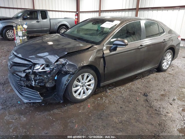 Toyota CAMRY LE 2018 JTNB11HK5J3001352 Image 2